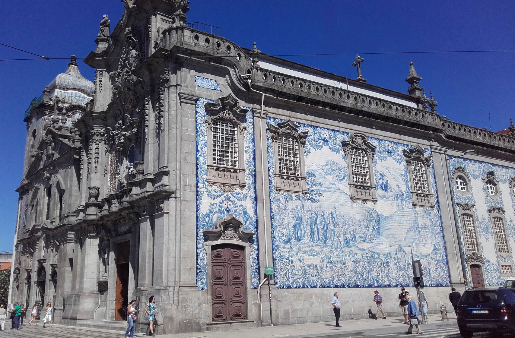 Cycling in Porto, Portugal's Igreja do Carmo church