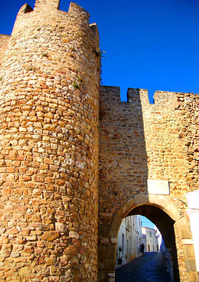 Best towns to visit in Portugal's Alentejo region - the fortified wall of Estremoz