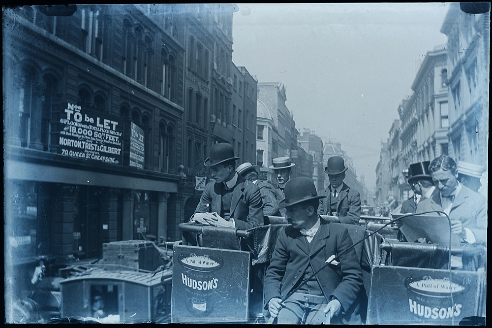 A busy Newgate St. London, 1900