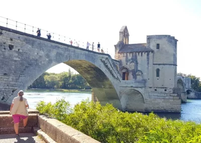 Avignon's famous Bridge, Sur la Pont Avignon